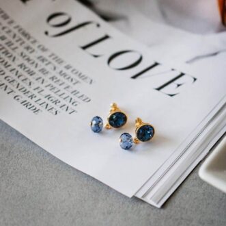Otazu_Blue_Crystal_Earpins