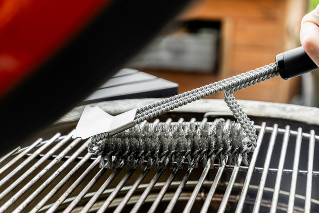 97035_4_MasterClass_BBQ_Bristle_Spiral_Grill_Brush