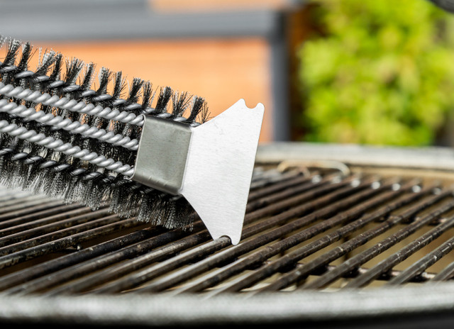 97035_8_MasterClass_BBQ_Bristle_Spiral_Grill_Brush